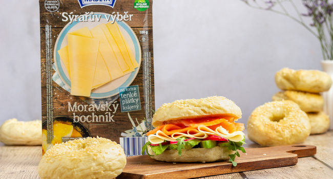 Bagely se sýrem Moravský bochník a uzeným lososem