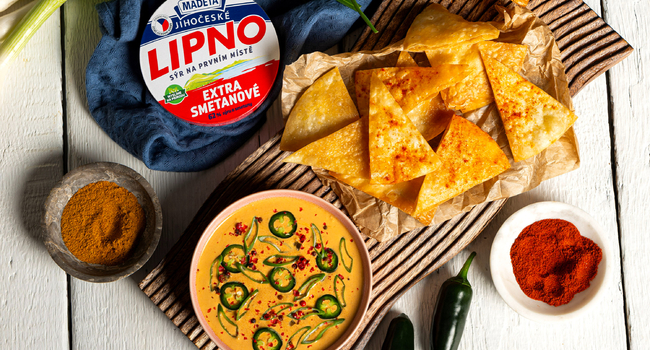 Dip z Jihočeského Lipna s bylinkami, jalapeños a bylinkovou strouhankou