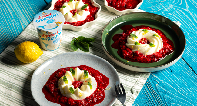 Panna cotta s tvarohovým Lipánkem a jahodami