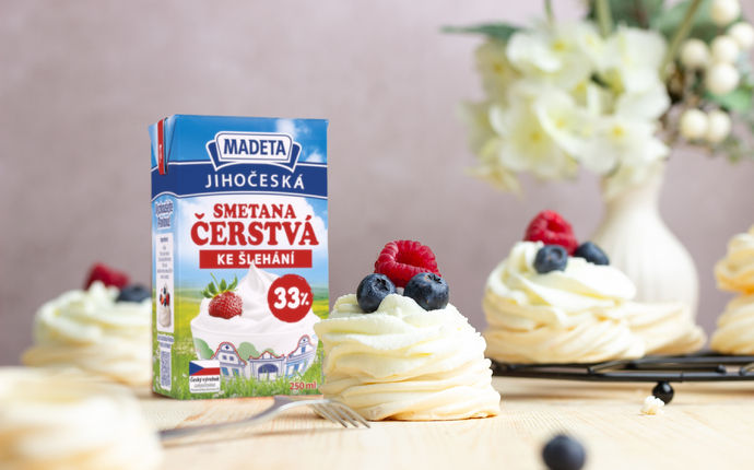 Mini Pavlova s Jihočeskou čerstvou smetanou